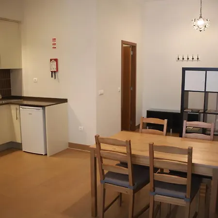 Pinho Apartments, And Casa de hóspedes 4*
