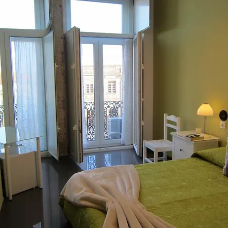 Pinho Apartments, And Casa de hóspedes 4*