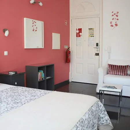 Pinho Apartments, And ゲストハウス