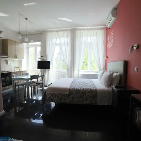 Pinho Apartments, And ゲストハウス 3*